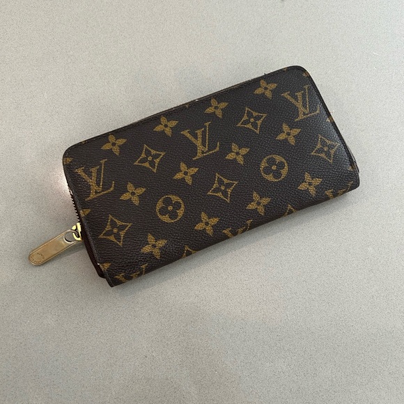 LV Zippy Wallet - Picture 3 of 9